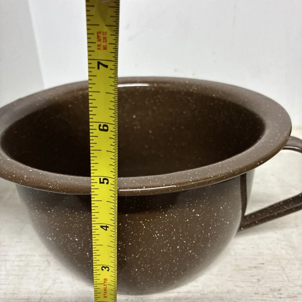 Vtg brown specked enamelware Mixing/batter bowl With Handle 9 X 5